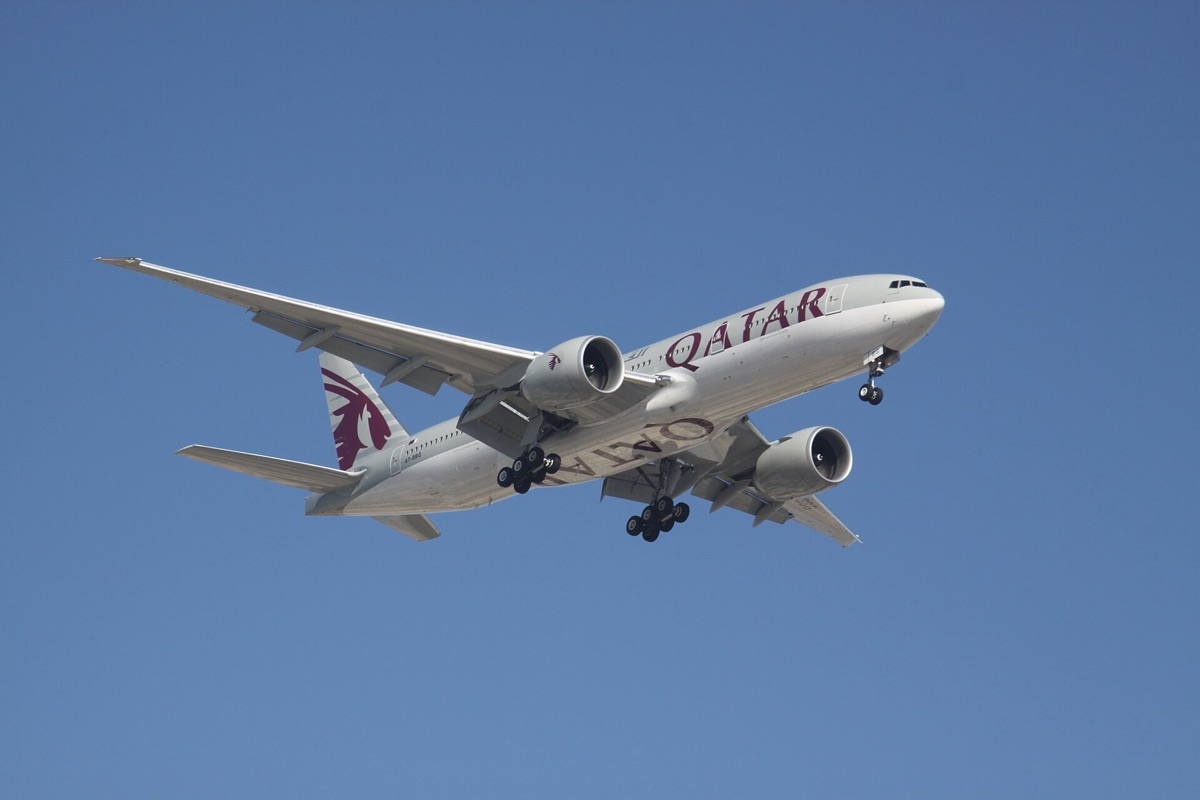 avion boeing 777 en aeropuerto de dubai