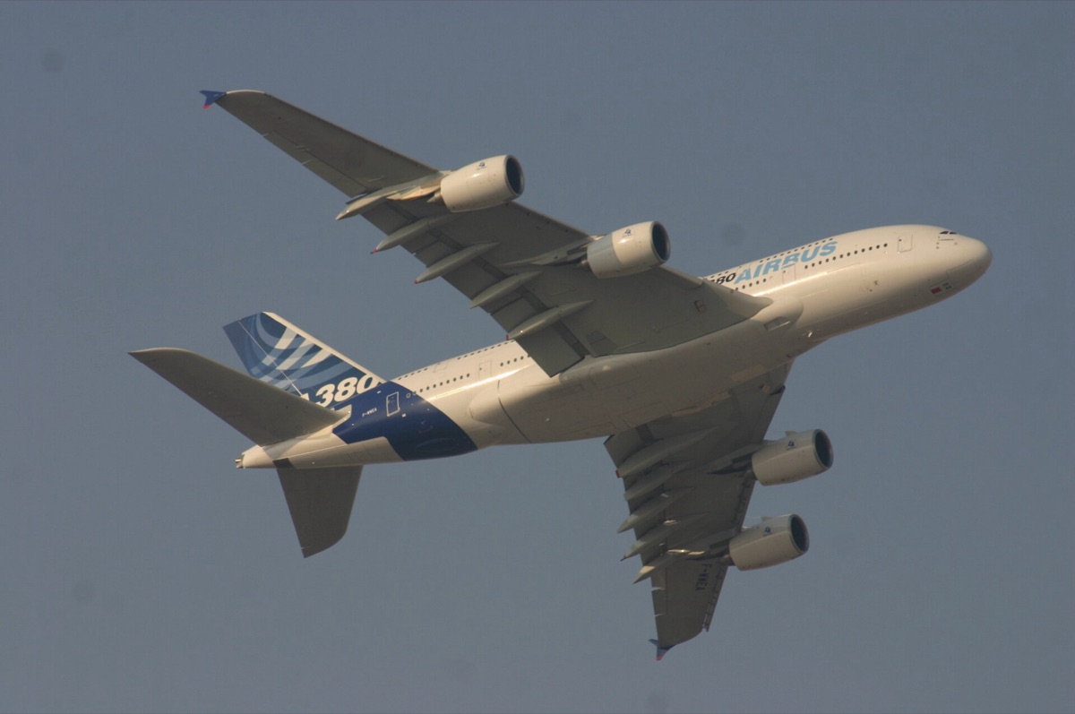 aviao airbus a380 no aeroporto de dubai