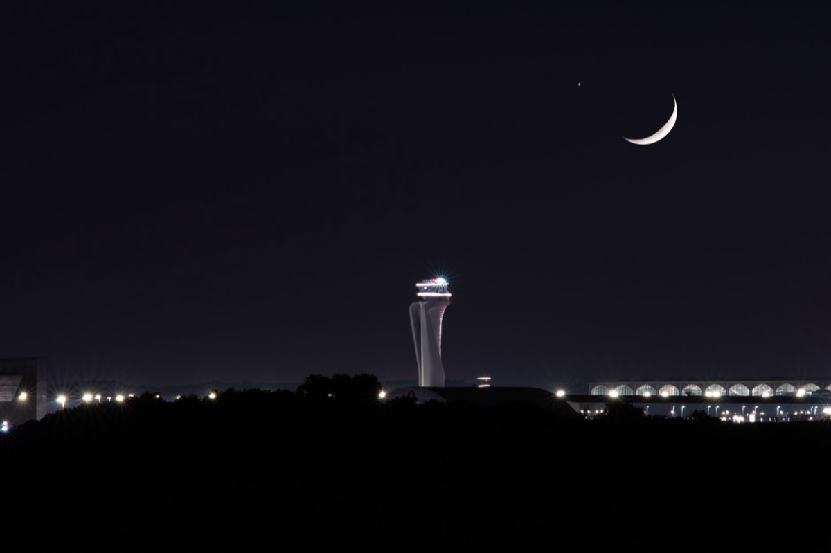 ドバイの夜景：乗り換え時間に最適な景色