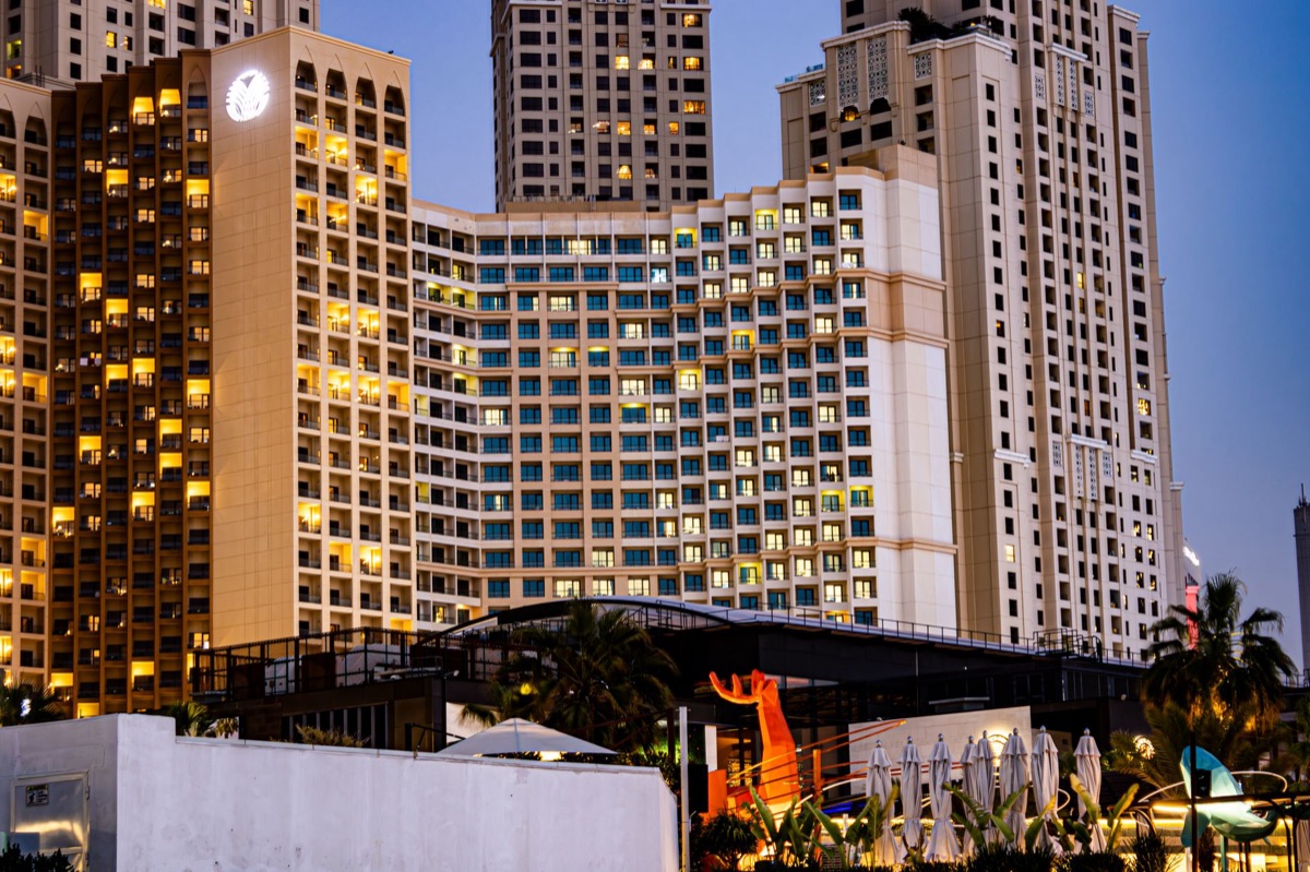 Elegante hotel esterno a Dubai Marina