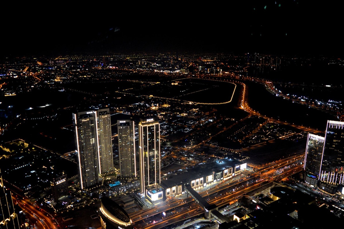 dubai mall obelisk