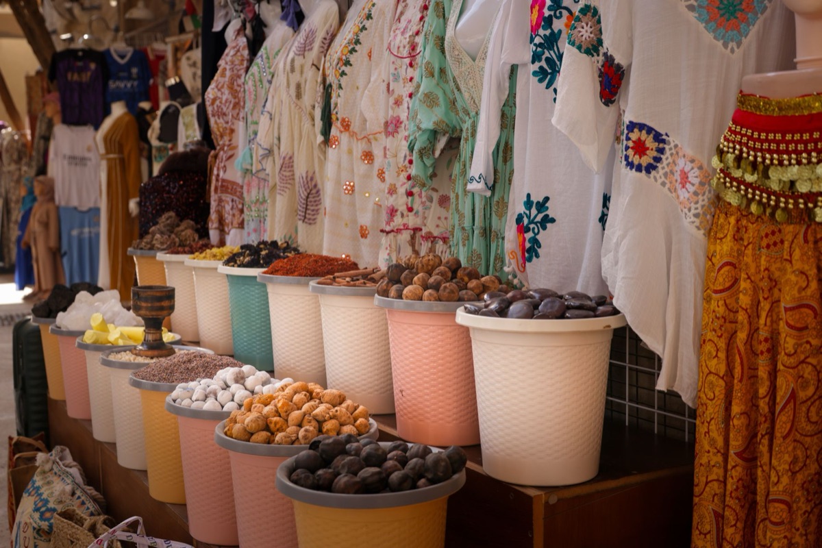 dubai perfume market stalls