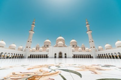 1 ora e mezza: Da Dubai al santuario culturale di Abu Dhabi