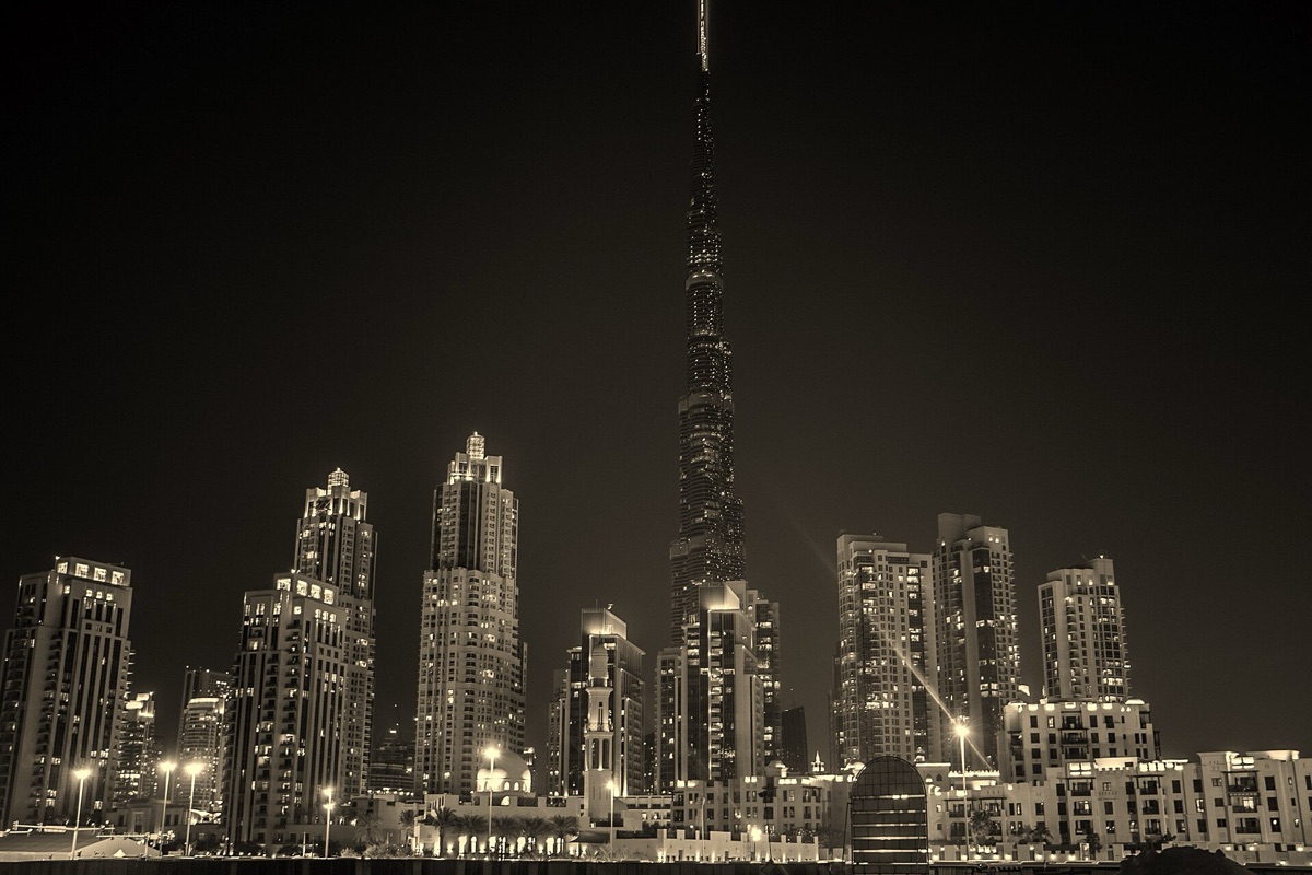 dubai skyline at night