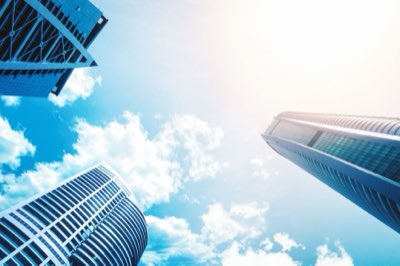 Dinâmica Urbana: Como 3 Emirados Formam um Polo Global Vivo