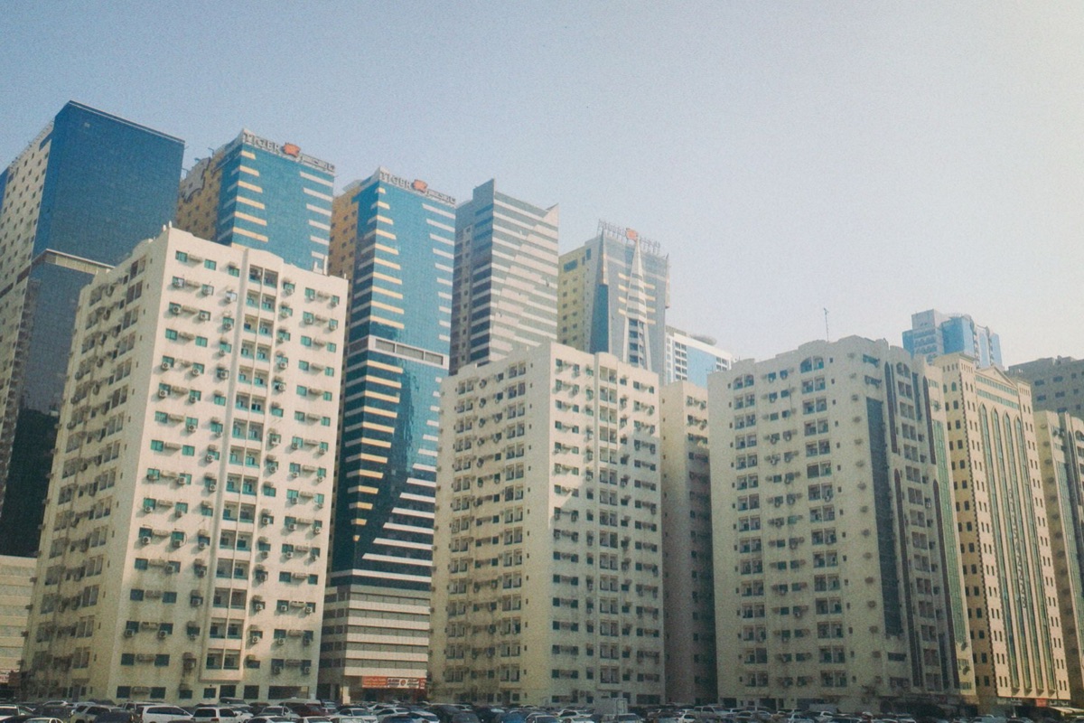 迪拜與沙爾賈人口密度地圖，展示都市區域分佈