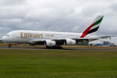 DXB: Logistica Globale e Flussi Commerciali Senza Interruzioni