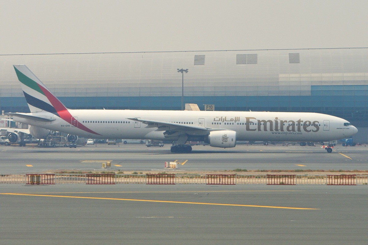 DUBAI INTERNATIONAL AIRPORT - AIRCRAFT TAXIING